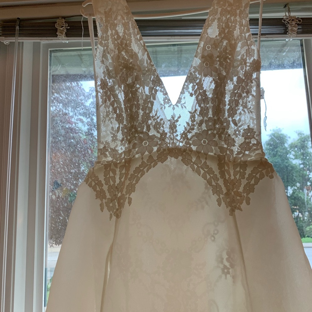 Sale‼️ BNWT Lace feminine wedding dress - Picture 8 of 10